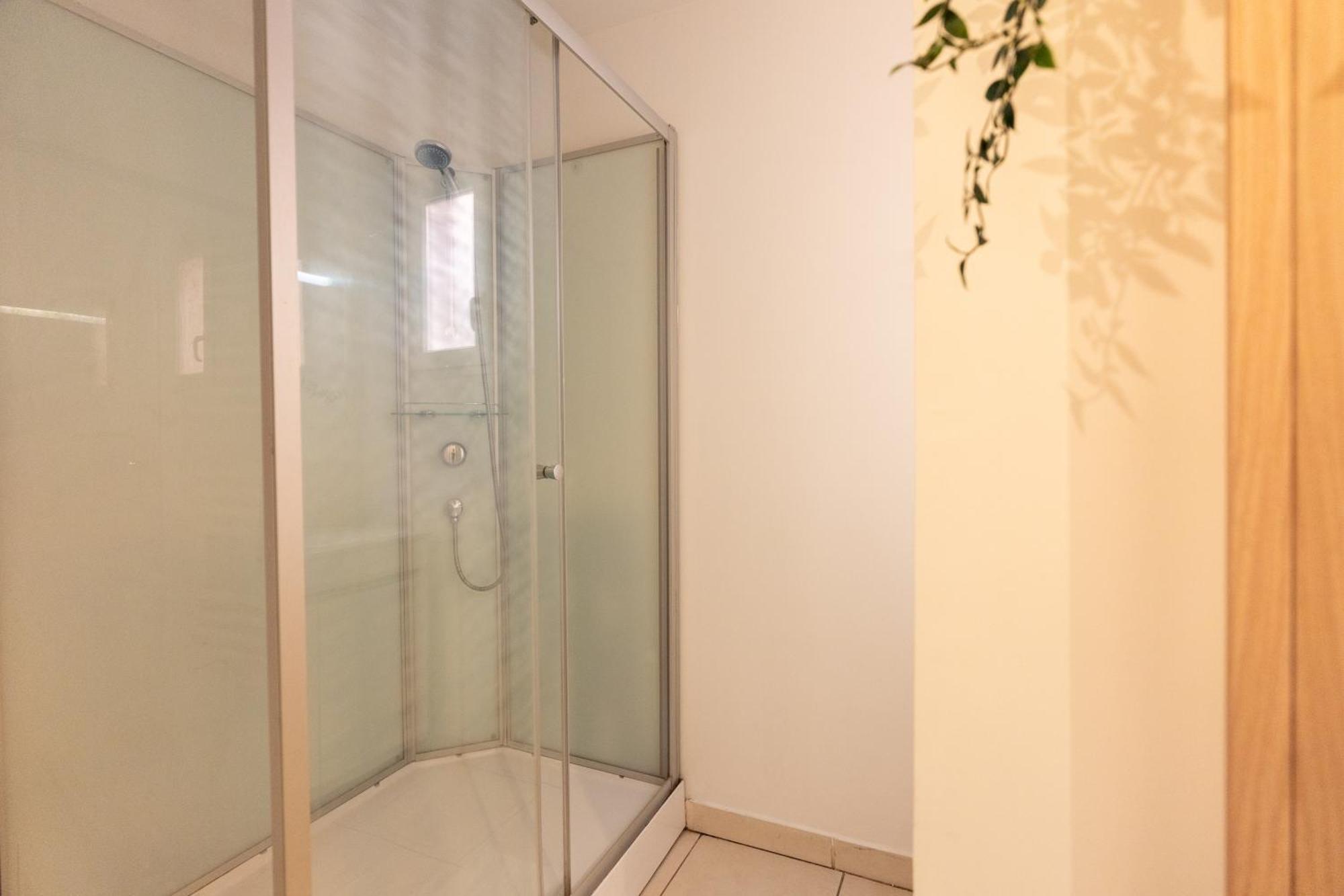 Appartement Tout Equipe Pour 6 Personnes A 15Min Des Plages Beziers Bagian luar foto