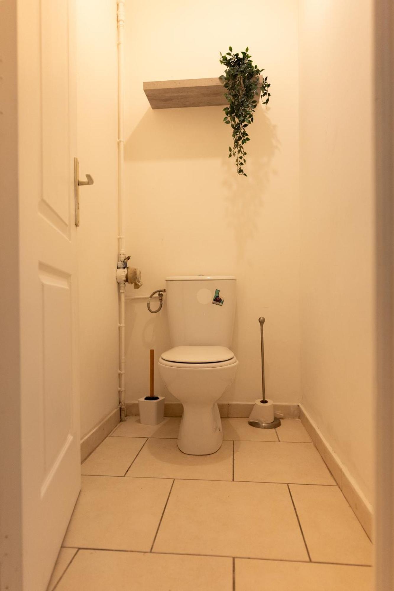 Appartement Tout Equipe Pour 6 Personnes A 15Min Des Plages Beziers Bagian luar foto