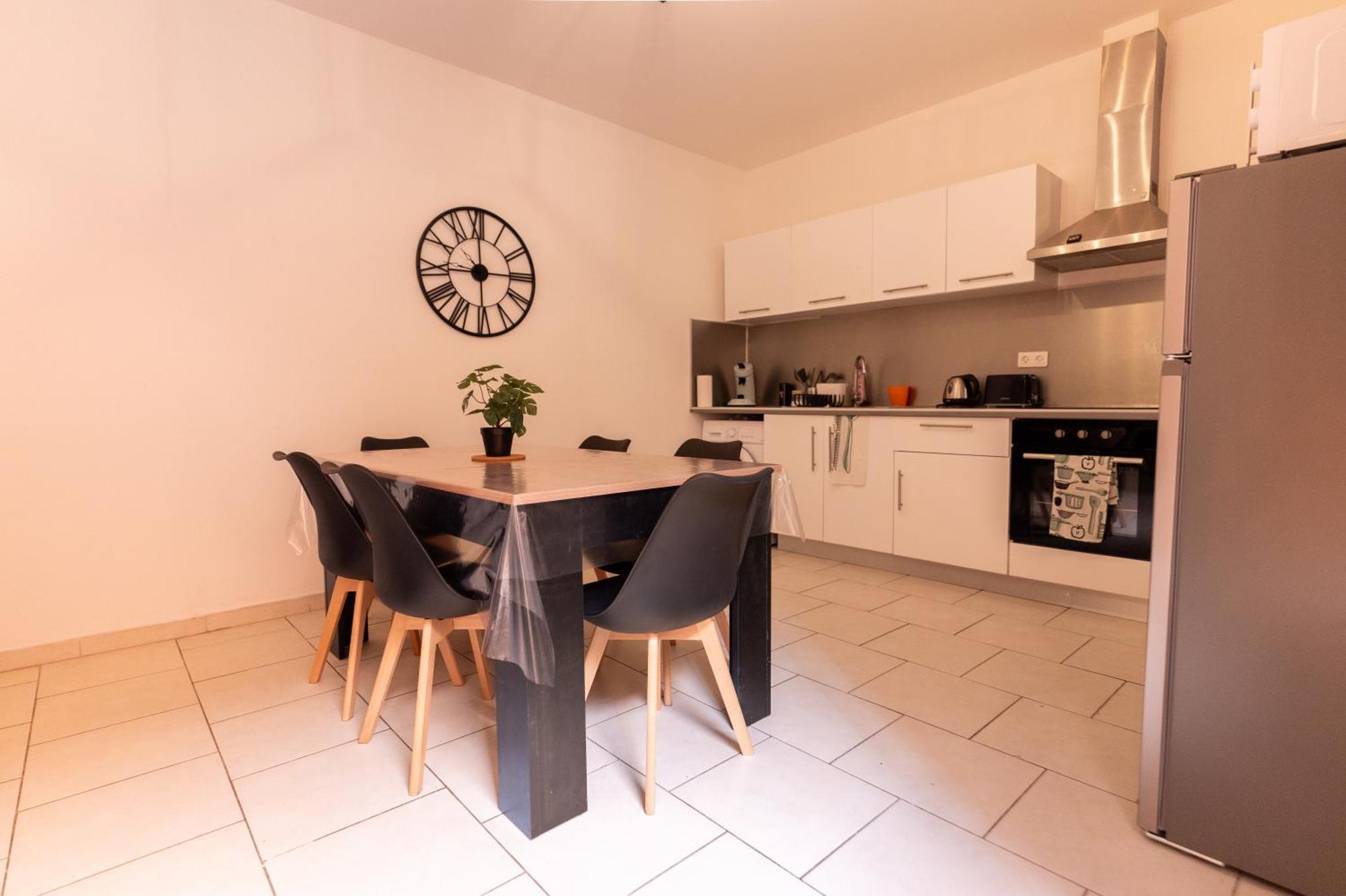 Appartement Tout Equipe Pour 6 Personnes A 15Min Des Plages Beziers Bagian luar foto