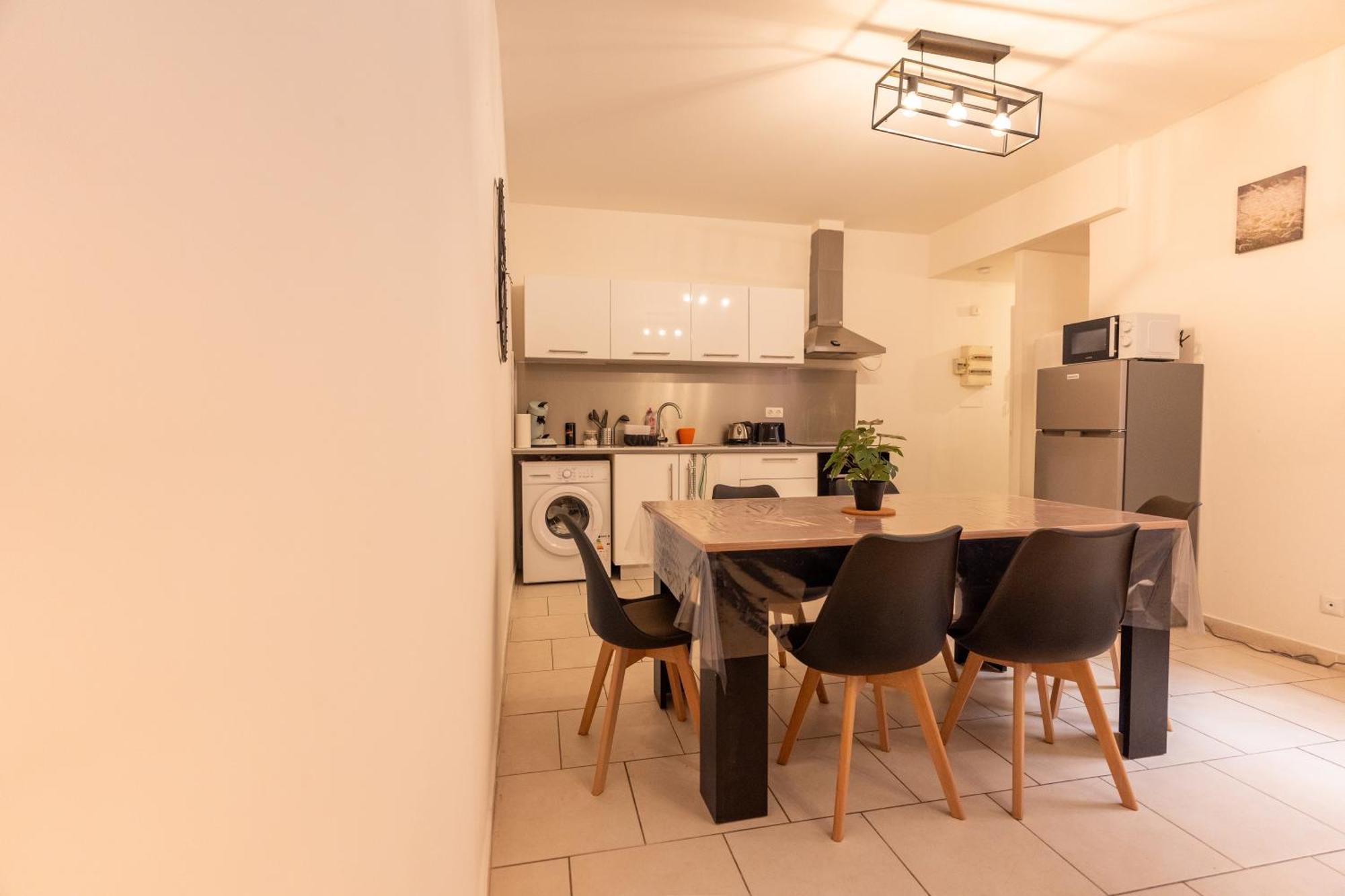 Appartement Tout Equipe Pour 6 Personnes A 15Min Des Plages Beziers Bagian luar foto