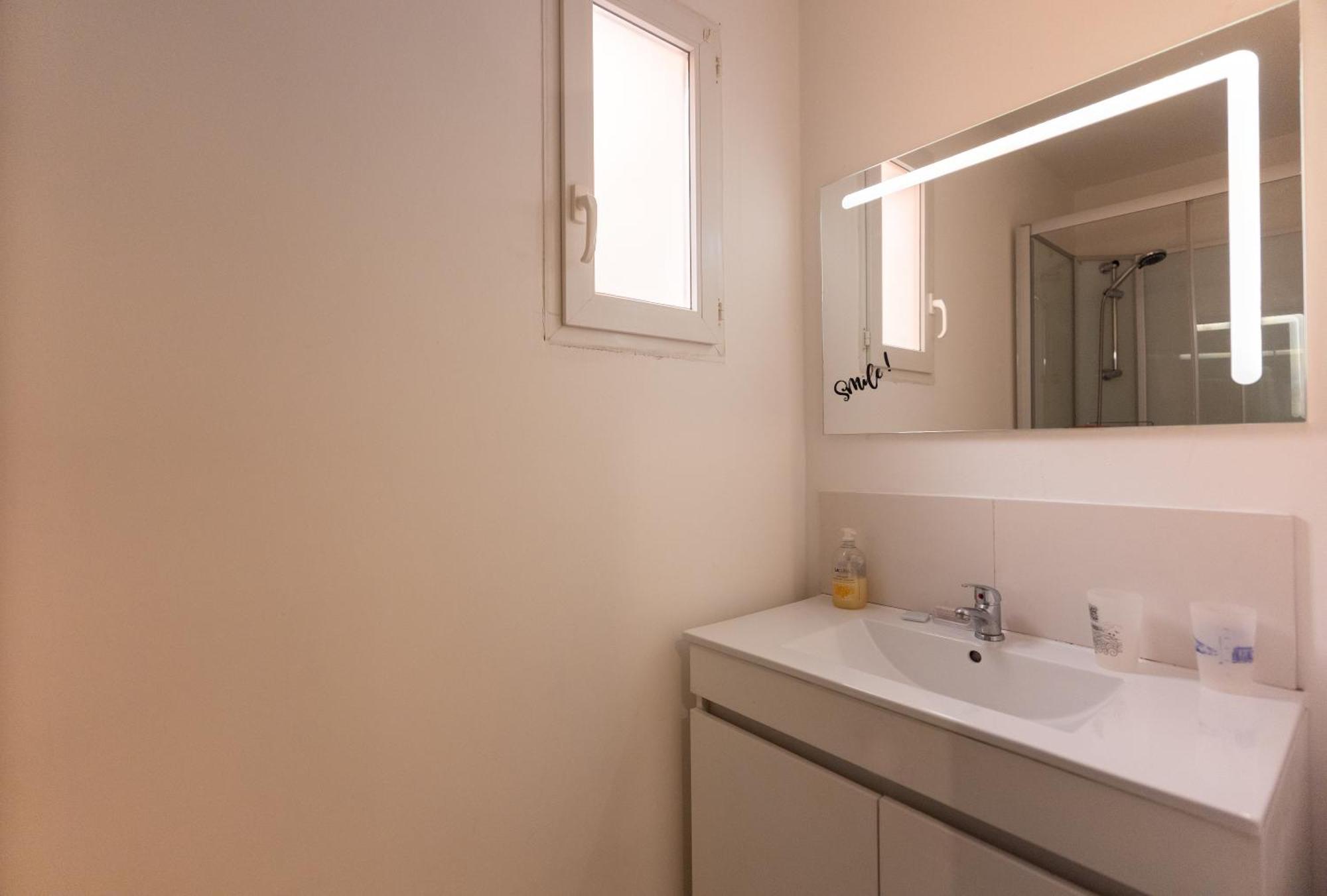 Appartement Tout Equipe Pour 6 Personnes A 15Min Des Plages Beziers Bagian luar foto